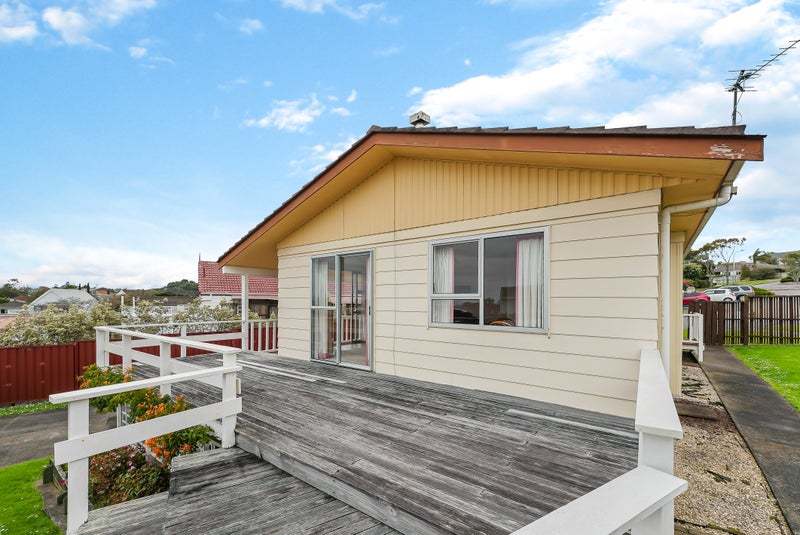 16 Kingussie Place, Highland Park, Auckland - Carousel 2