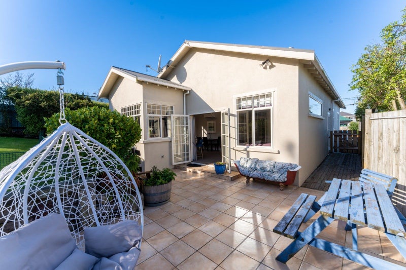 19 Oakland Street, Andersons Bay, Dunedin - Carousel 1