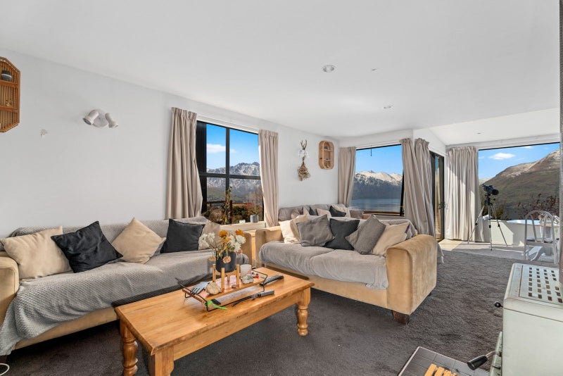 8 Caples Place, Fernhill, Queenstown - Carousel 2