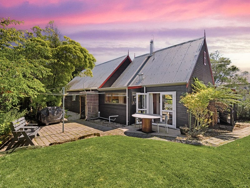 18 Walton Park Avenue, Fairfield, Dunedin - Carousel 1