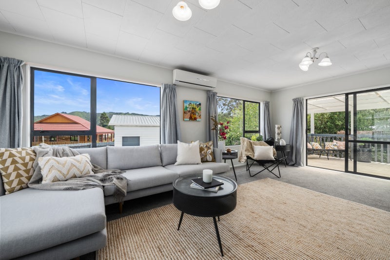 3 Monarch Grove, Maoribank, Upper Hutt - Carousel 2