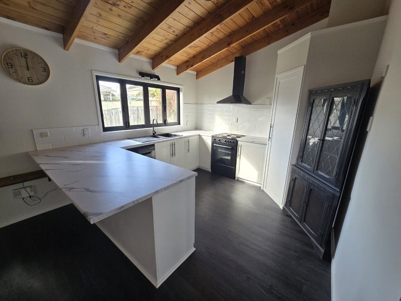 21 Sungrove Rise, Sunnyvale, Auckland - Carousel 2