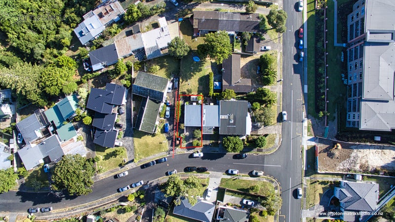 1B Orcades Place, Lynfield, Auckland - Carousel 2