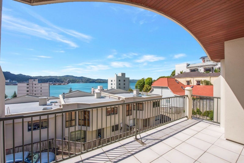 10/22 Oriental Terrace, Oriental Bay, Wellington - Carousel 1