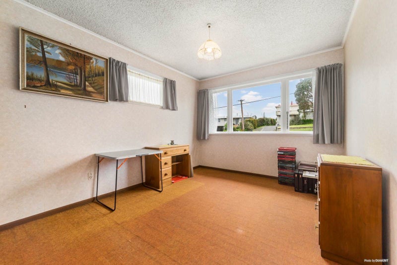 8 Roberts Road, Glenfield, Auckland - Carousel 17