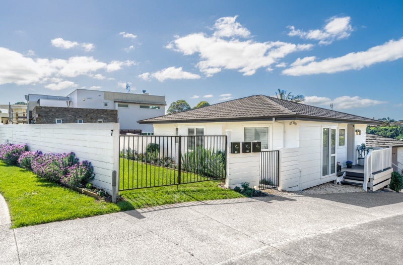 1/7 Tuscan Place, Half Moon Bay, Auckland - Carousel 1