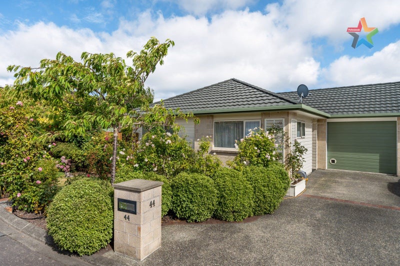 44 Woodland Mews, Wainuiomata, Lower Hutt - Carousel 1