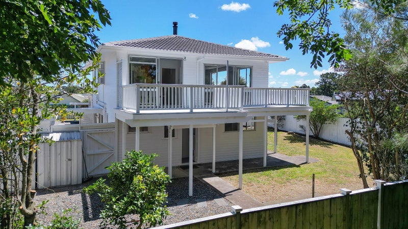 2/80 Cascades Road, Pakuranga Heights, Auckland - Carousel 1