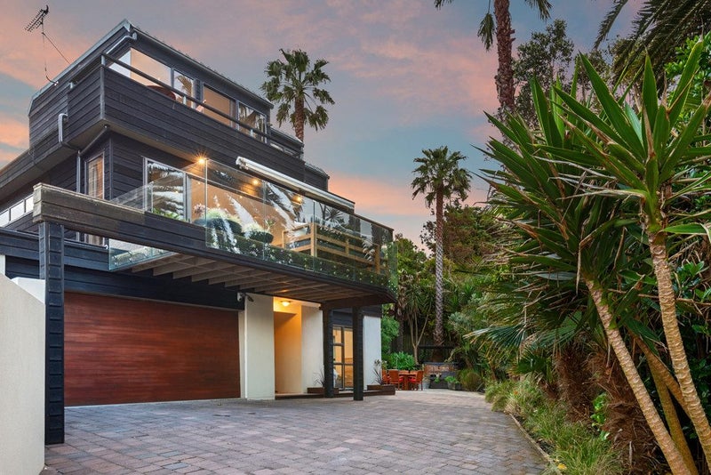 2/946 Beach Road, Waiake, Auckland - Carousel 1