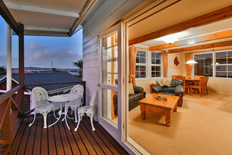 43 Hollyford Drive, Clover Park, Auckland - Carousel 1