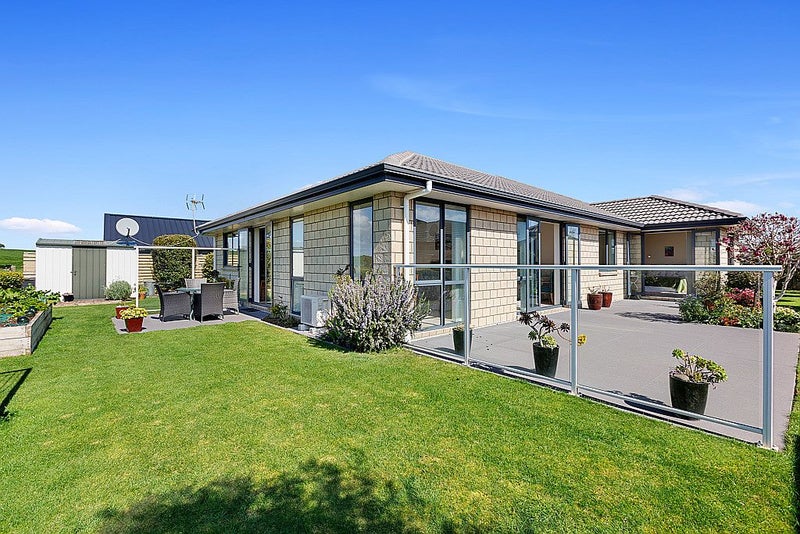 13 Gleneagles Way, Waiwhakaiho, New Plymouth - Carousel 1