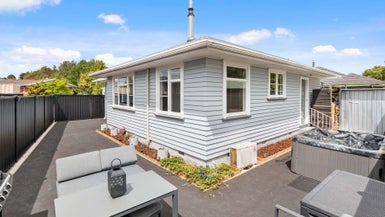 15 Canberra Place, Redwood, Christchurch - Carousel 1