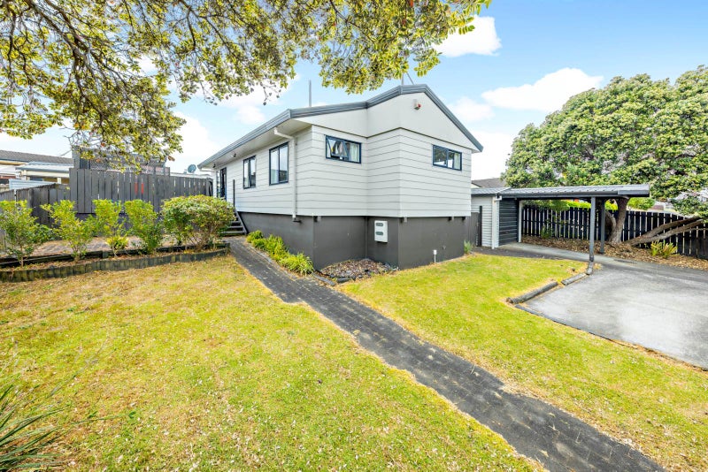 1/9 BERNINA PLace, Weymouth, Auckland - Carousel 1