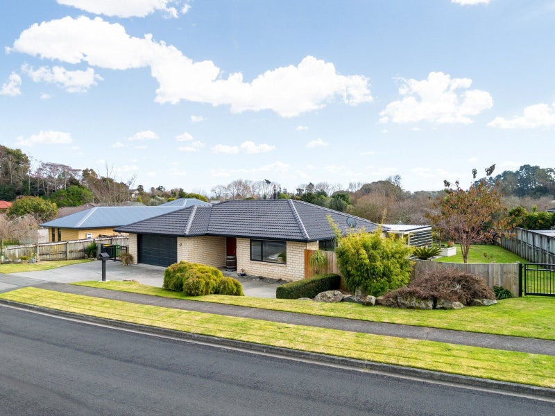 9 Grace Avenue, Leamington, Cambridge - Carousel 1