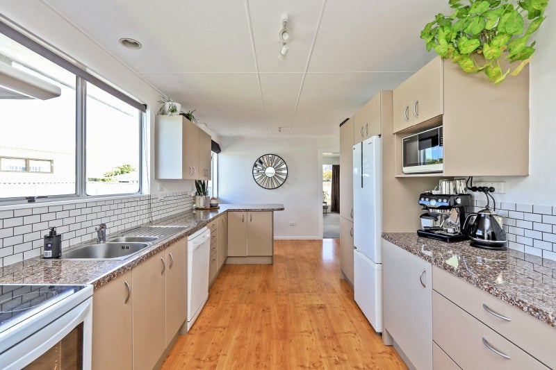 15 Cooke Place, Taradale, Napier - Carousel 2