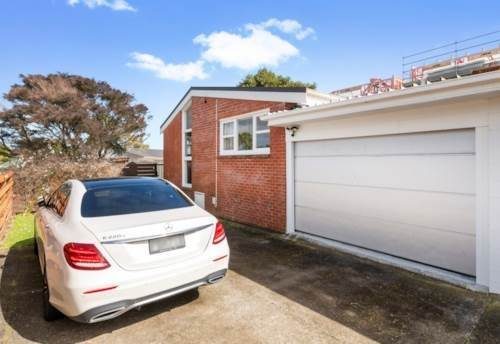 2/187 Bucklands Beach Road, Bucklands Beach, Auckland - Carousel 1