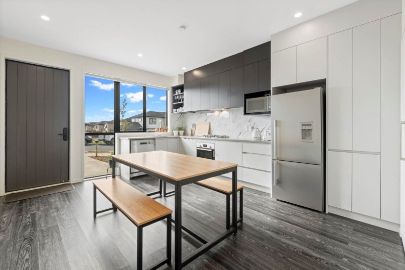 18 Routhmore Street, Flat Bush, Auckland - Carousel 2