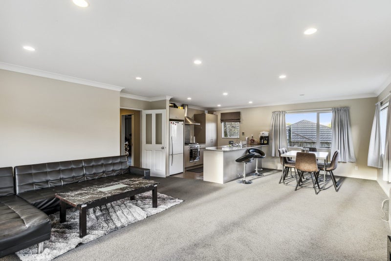 5 Gifford Grove, Churton Park, Wellington - Carousel 2