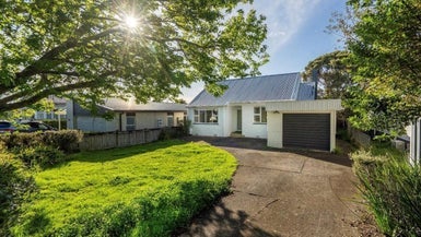 31 Smale Street, Point Chevalier, Auckland - Carousel 1
