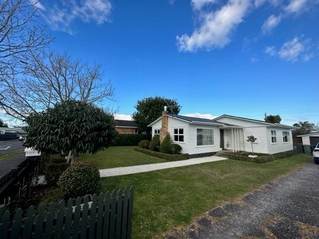 42 Gillies Avenue, Claudelands, Hamilton - Carousel 1
