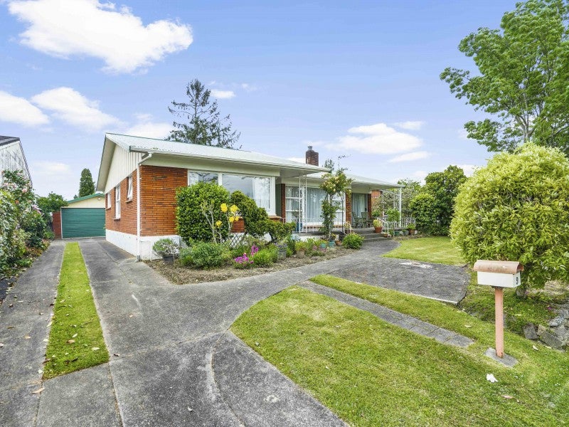 9 Hooker Avenue, Chedworth, Hamilton - Carousel 1