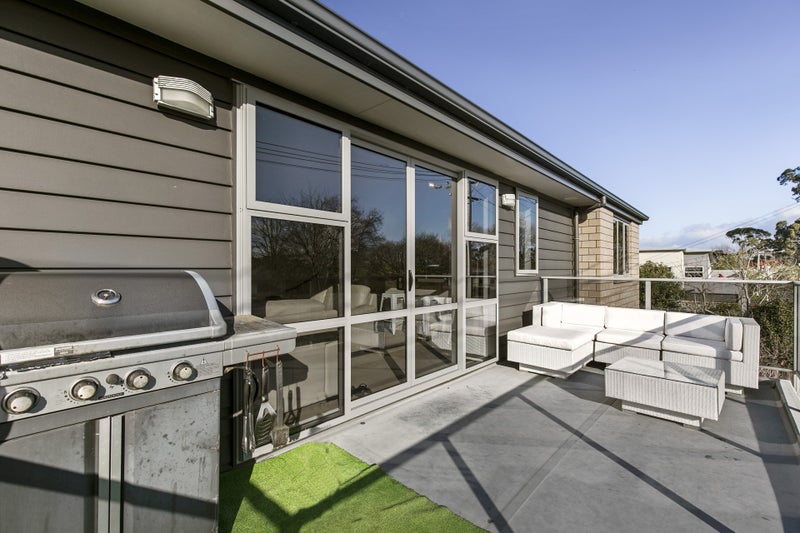 1 Stadium Lane, Whitiora, Hamilton - Carousel 2