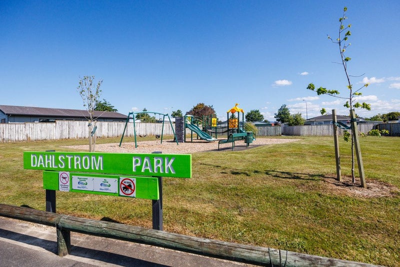 25 Dahlstrom Grove, Kelvin Grove, Palmerston North - Carousel 26