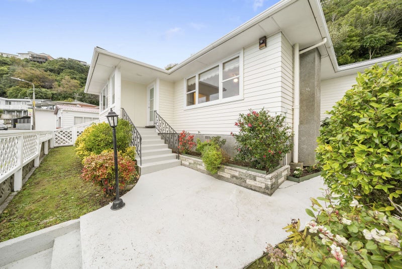 42 Priscilla Crescent, Kingston, Wellington - Carousel 1