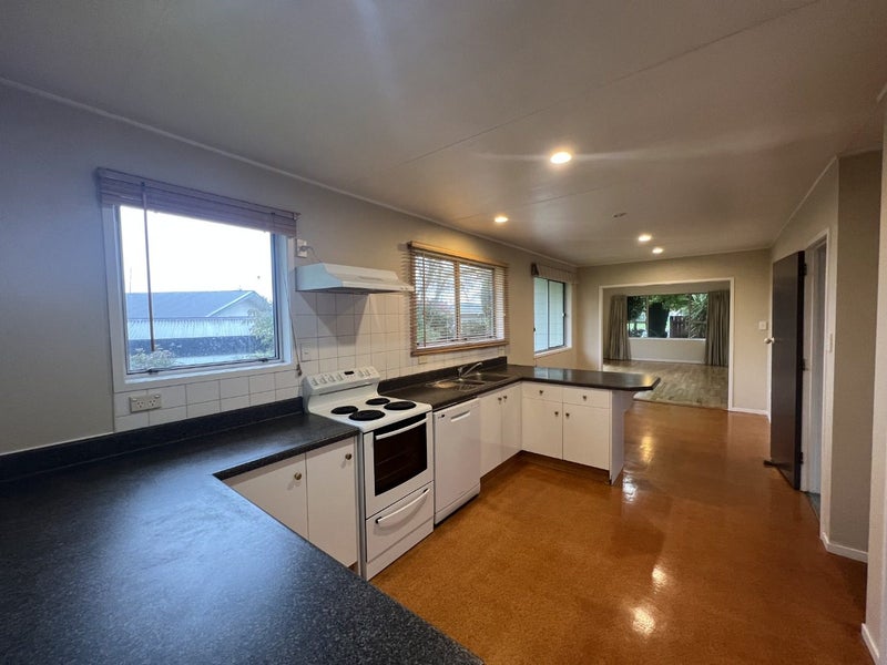 7 Helena Place, Sunnybrook, Rotorua - Carousel 2