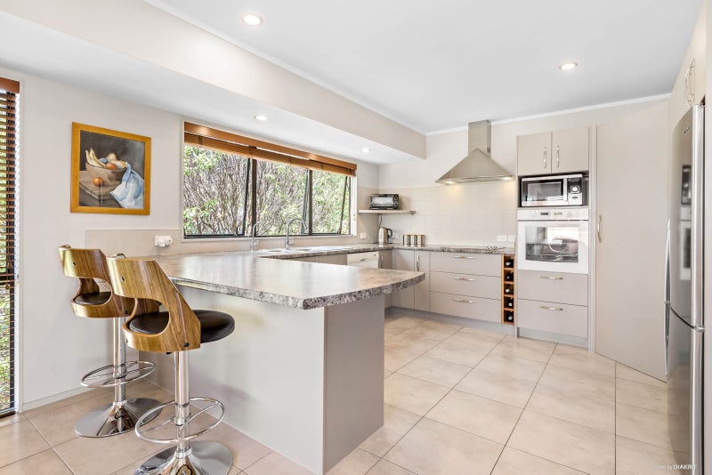 20 Orangewood Drive, Northpark, Auckland - Carousel 2