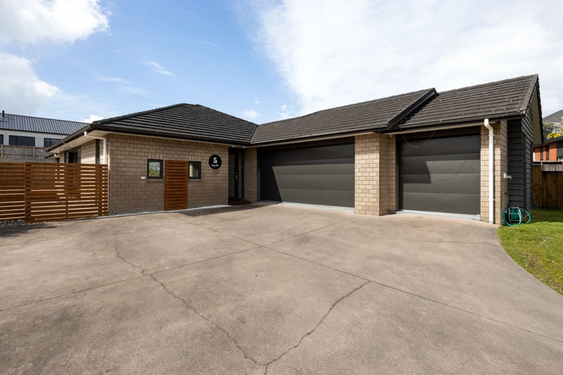 5 Vantage Place, Flagstaff, Hamilton - Carousel 1