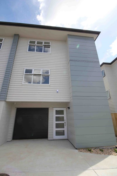 9D Waddell Avenue, Point England, Auckland - Carousel 16