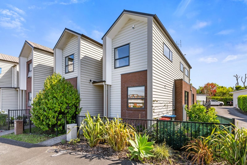 79 Apirana Avenue, Glen Innes, Auckland - Carousel 1