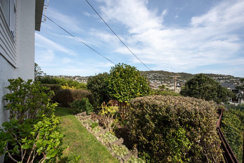 29 David Crescent, Karori, Wellington - Carousel 17