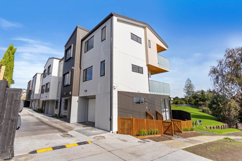 3/61 Clayburn Road, Glen Eden, Auckland - Carousel 1