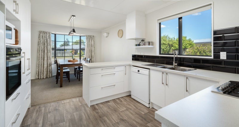 15 Page Street, Redwoodtown, Blenheim - Carousel 2