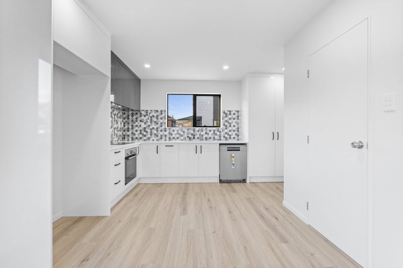 15 Dreadon Road, Manurewa, Auckland - Carousel 2