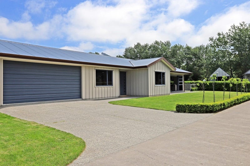 16 Airini Road, Waimarama, Havelock North - Carousel 1