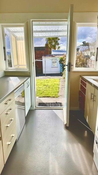 67 Pirie Street, Mount Victoria, Wellington - Carousel 1