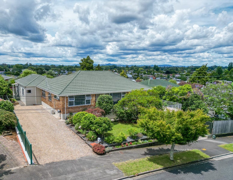 17 Johnsview Terrace, Hillcrest, Hamilton - Carousel 1