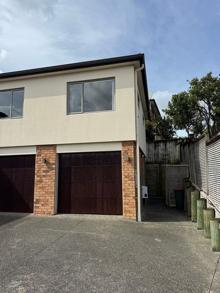 12 Mangerton Lane, East Tamaki Heights, Auckland - Carousel 1