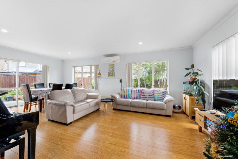 70 Brashier Circle, Sunnyvale, Auckland - Carousel 2