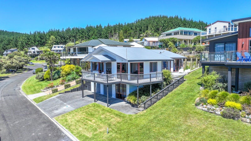 208 Russell Bruce Place, Onemana, Whangamatā - Carousel 1