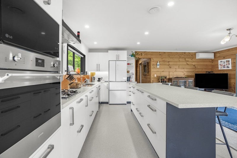 17 Kerkwall Drive, Naenae, Lower Hutt - Carousel 1