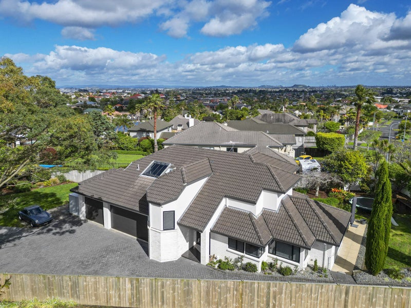 19 Santa Cruz Drive, Shamrock Park, Auckland - Carousel 36