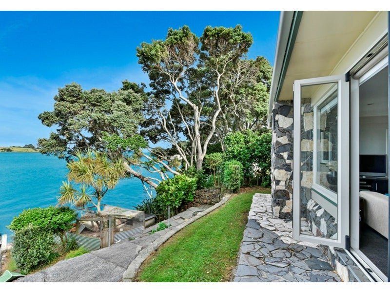 8 Roys Road, Weymouth, Auckland - Carousel 1