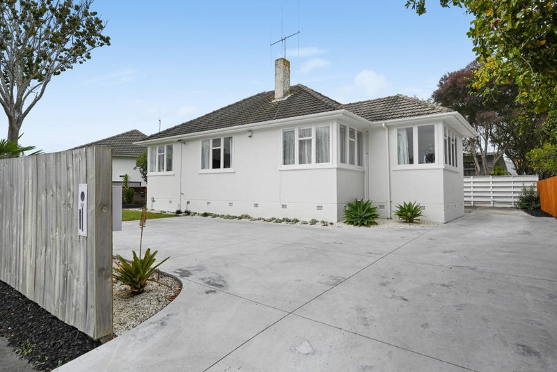 128 Clarkin Road, Fairfield, Hamilton - Carousel 1