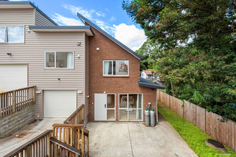 17 Sunshine Boulevard, Sunnyvale, Auckland - Carousel 1