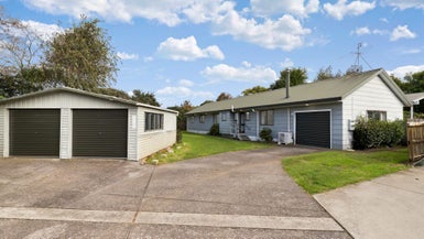 2/42 Kaiwaka Road, Waiuku, Auckland - Carousel 1