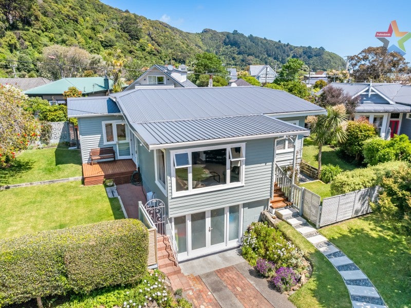 9 Puriri Street, Eastbourne, Lower Hutt - Carousel 2
